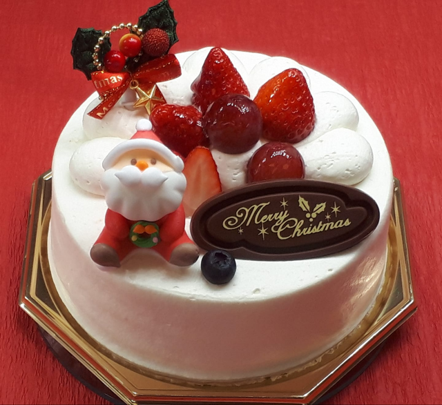 12 21クリスマスケーキのご予約終了させていただきました 23日と24日は 4号 5号生クリームとガナッシュのピーチサンドは フリーで販売いたします 混雑が予想されますがご了承くださいませ Patisserie Hiroya パティスリー ヒロヤ